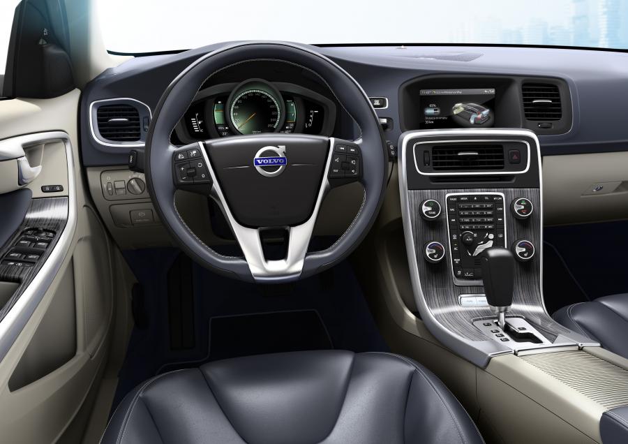  Volvo V60 Plug-in Hybrid 2011 года  (фото 24 из 68)